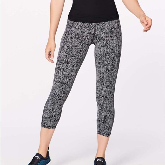 Lululemon Run On Crop (21") Luxtreme Irregular Denim Twill Black White - Picture 6 of 6